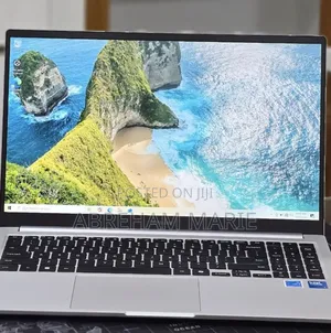 New Laptop Samsung Galaxy Book4 16GB Intel Core 7 SSD 512GB