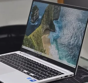 New Laptop Samsung Galaxy Book4 16GB Intel Core 7 SSD 512GB
