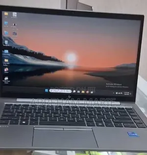 New Laptop HP ZBook Firefly G8 16GB Intel Core i7 SSD 512GB