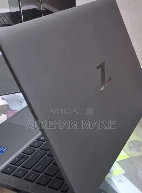 New Laptop HP ZBook Firefly G8 16GB Intel Core i7 SSD 512GB