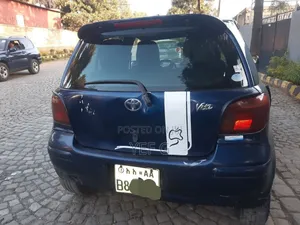 Toyota Vitz 2004 Blue