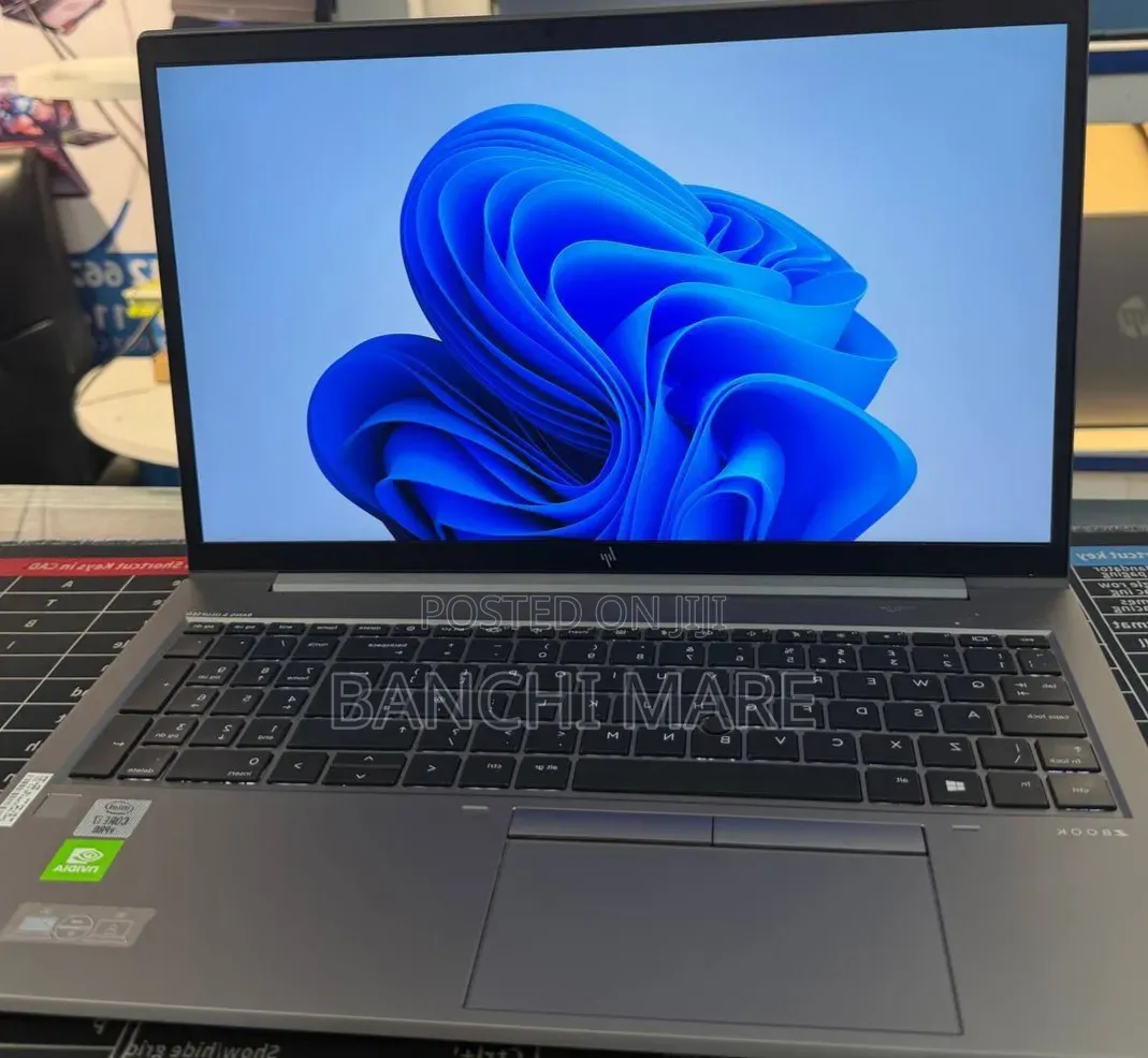 New Laptop HP ZBook Firefly G8 16GB Intel Core i7 SSD 512GB