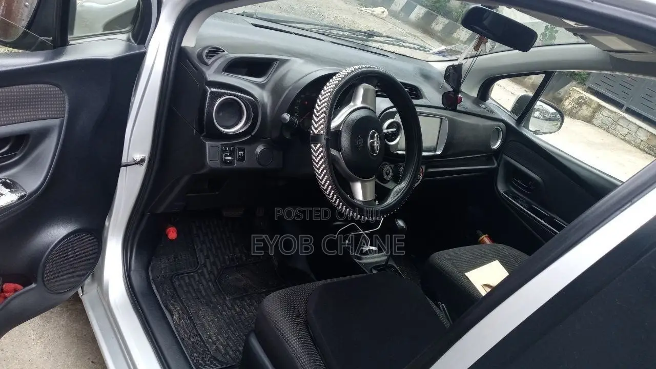 Toyota Yaris 2014 Silver