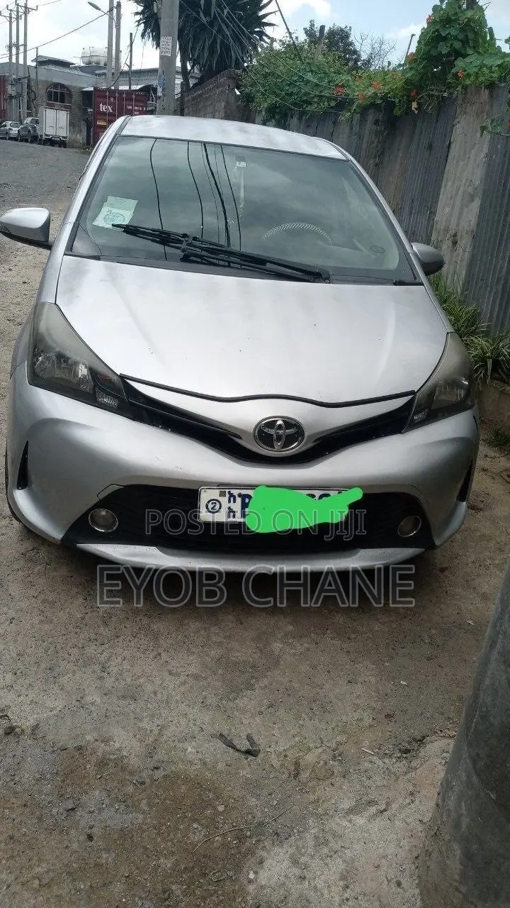 Toyota Yaris 2014 Silver