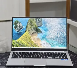 New Laptop Samsung Galaxy Book4 16GB Intel Core 7 SSD 512GB