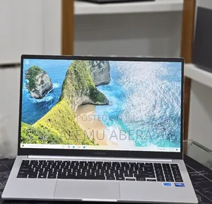 New Laptop Samsung Galaxy Book4 16GB Intel Core 7 SSD 512GB