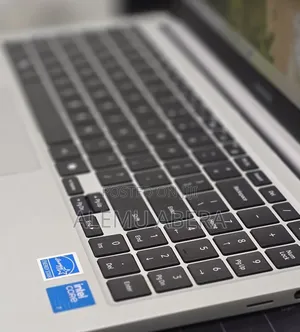 New Laptop Samsung Galaxy Book4 16GB Intel Core 7 SSD 512GB