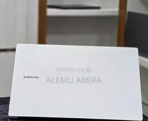 New Laptop Samsung Galaxy Book4 16GB Intel Core 7 SSD 512GB