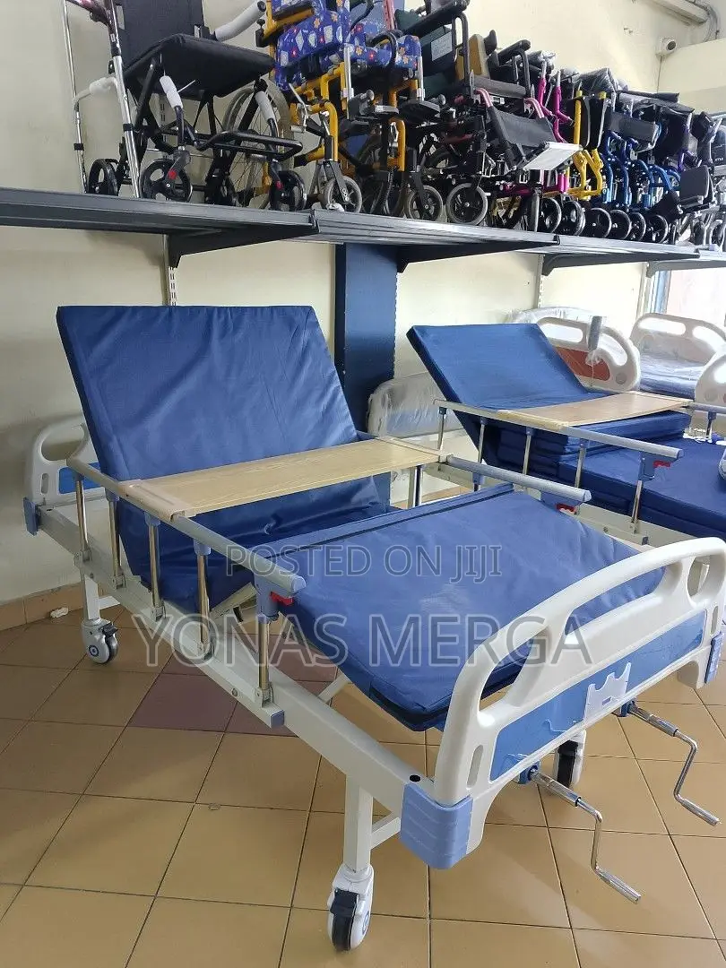 Hospital Bed冗又patients Treating bed含三Medical Bed With Safety Rails