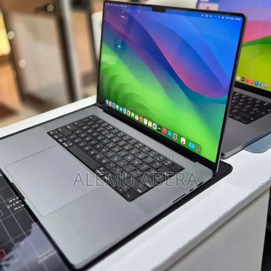 New Apple MacBook Pro 2021 M1 32GB Apple M1 Pro SSHD (Hybrid) 512GB