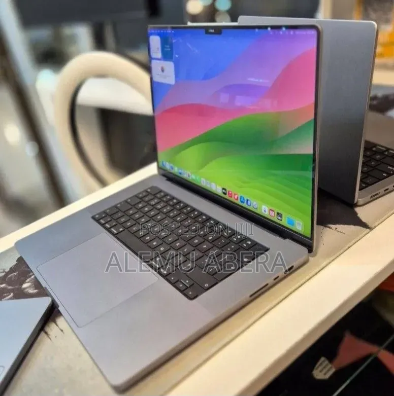 New Apple MacBook Pro 2021 M1 32GB Apple M1 Pro SSHD (Hybrid) 512GB
