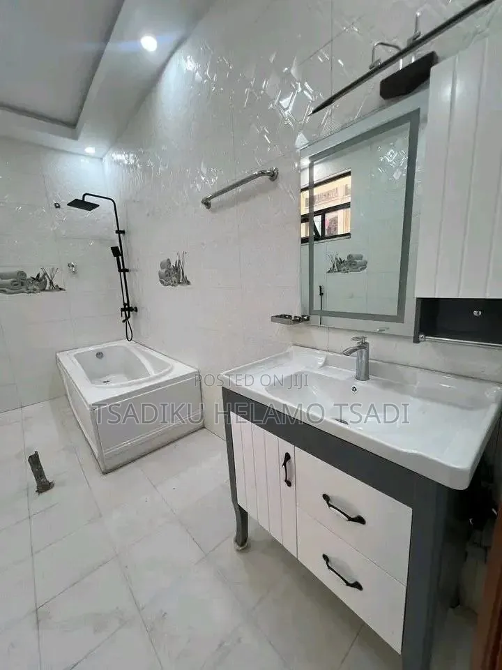 4bdrm Apartment in Nohi, Bole for rent