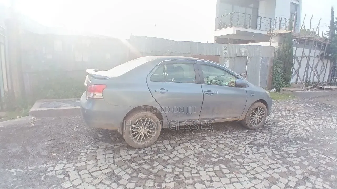 Toyota Yaris 2011 Blue