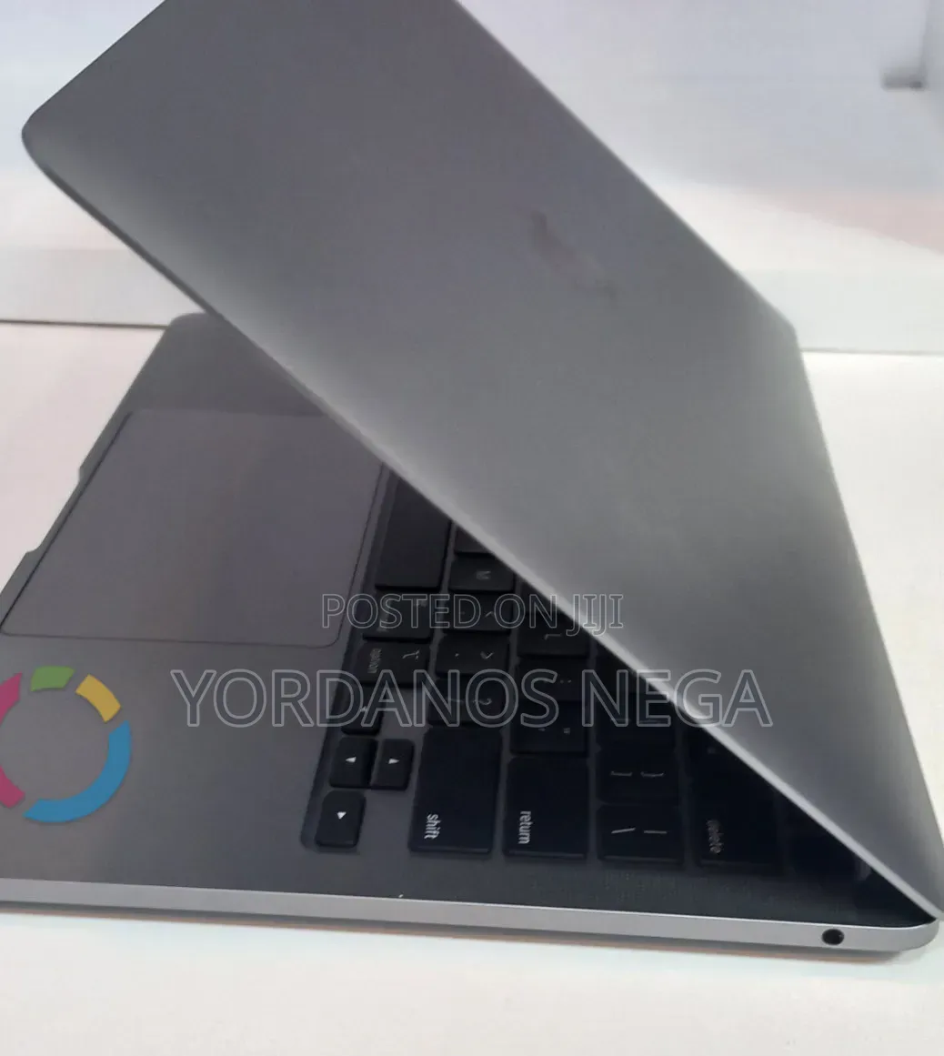 New Laptop Apple MacBook Pro 2020 M1 8GB Apple M1 SSD 256GB