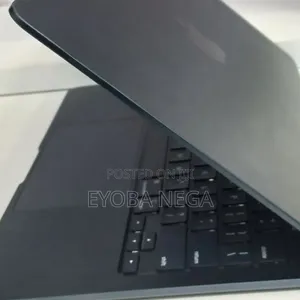New Laptop Apple MacBook Air 2022 M2 8GB Apple M2 SSD 256GB