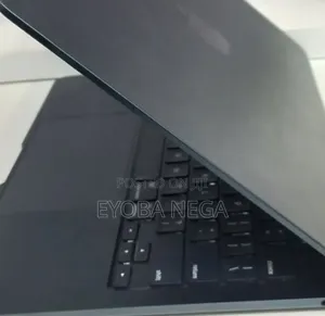 New Laptop Apple MacBook Air 2022 M2 8GB Apple M2 SSD 256GB