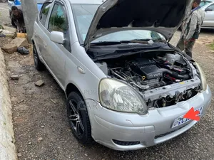 Toyota Vitz 2002 Silver