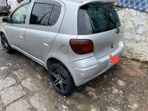 Toyota Vitz 2002 Silver