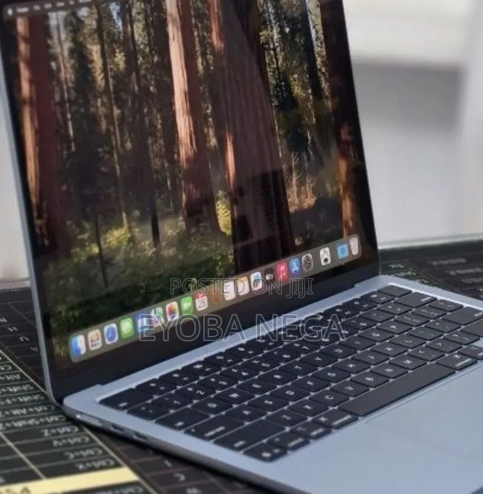 New Laptop Apple MacBook Air 2025 M4 16GB Apple M4 SSD 512GB