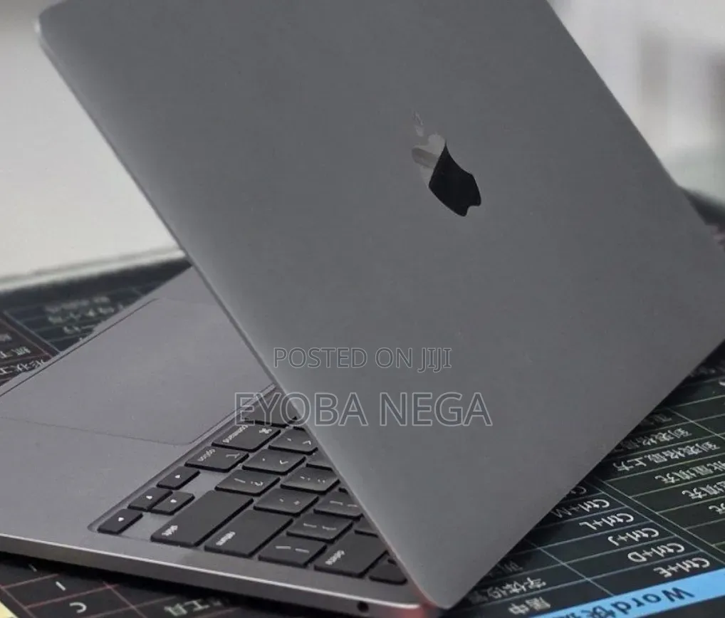 New Laptop Apple MacBook Pro 2020 16GB Apple M1 SSD 256GB
