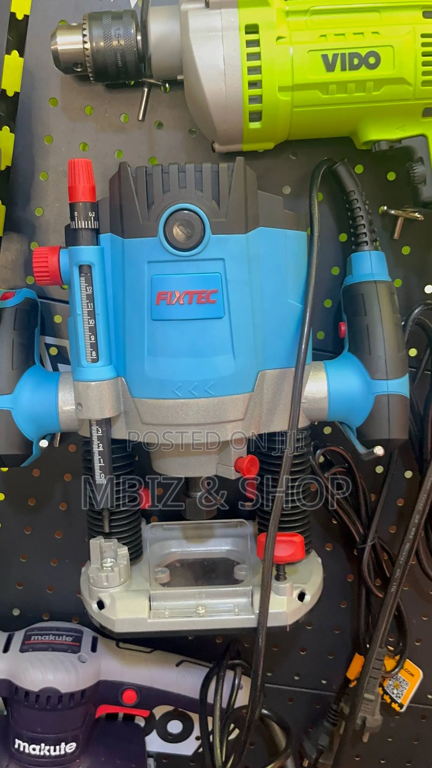 FXT 800Watt Wood Router