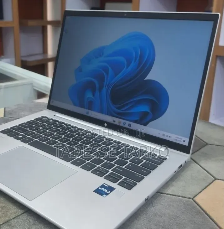 New Laptop HP EliteBook 840 10 16GB Intel Core i5 SSD 512GB