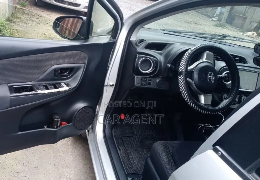 Toyota Yaris 2014 Silver