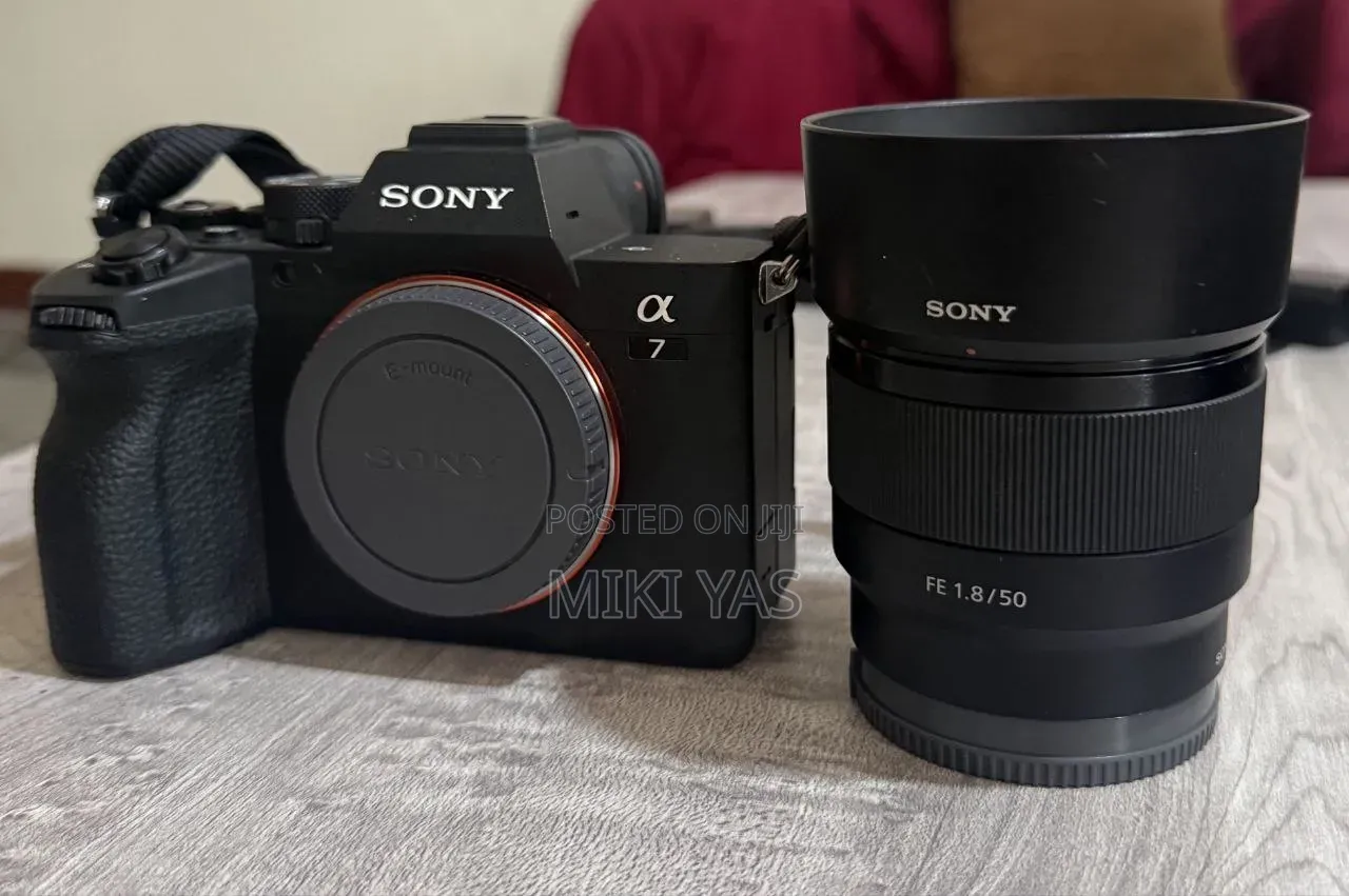 ​ Sony Alpha ካሜራ ከሙሉ አክሰሰሪዎች ጋር!