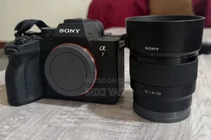 ​ Sony Alpha ካሜራ ከሙሉ አክሰሰሪዎች ጋር!
