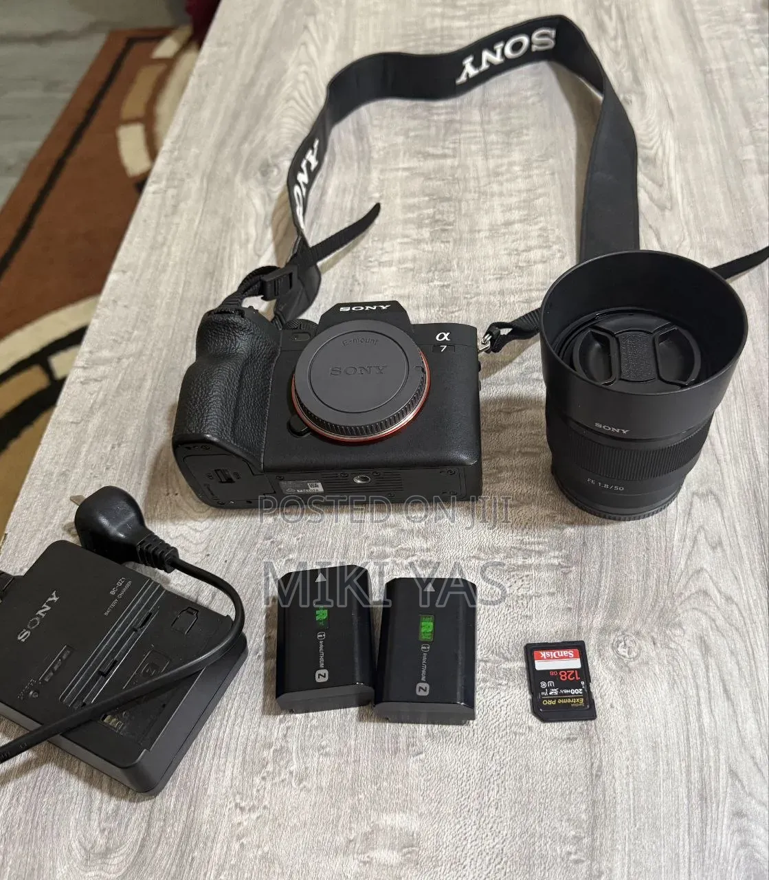 ​ Sony Alpha ካሜራ ከሙሉ አክሰሰሪዎች ጋር!
