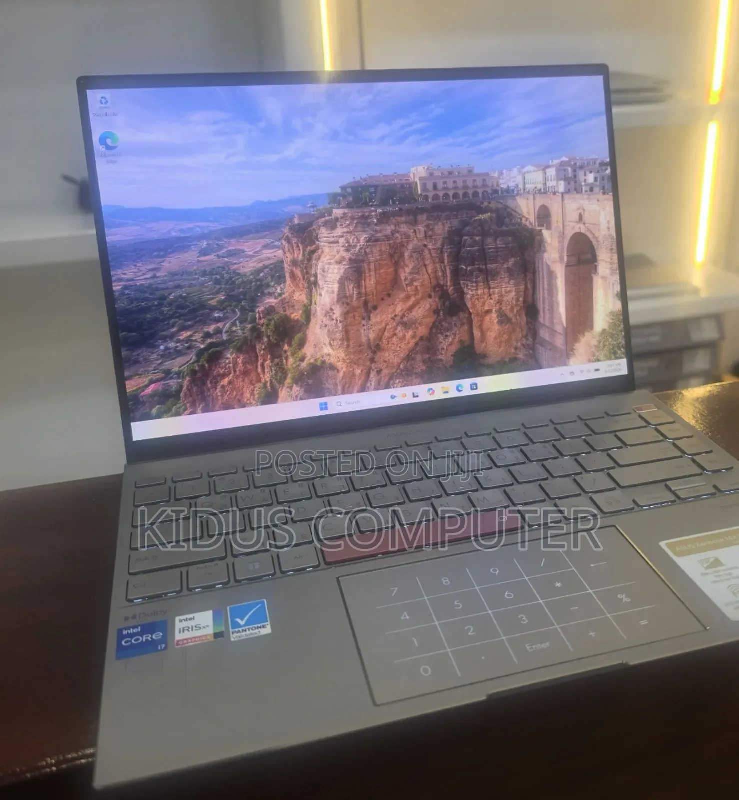 New Laptop Asus Zenbook 14 16GB Intel Core i7 SSD 512GB