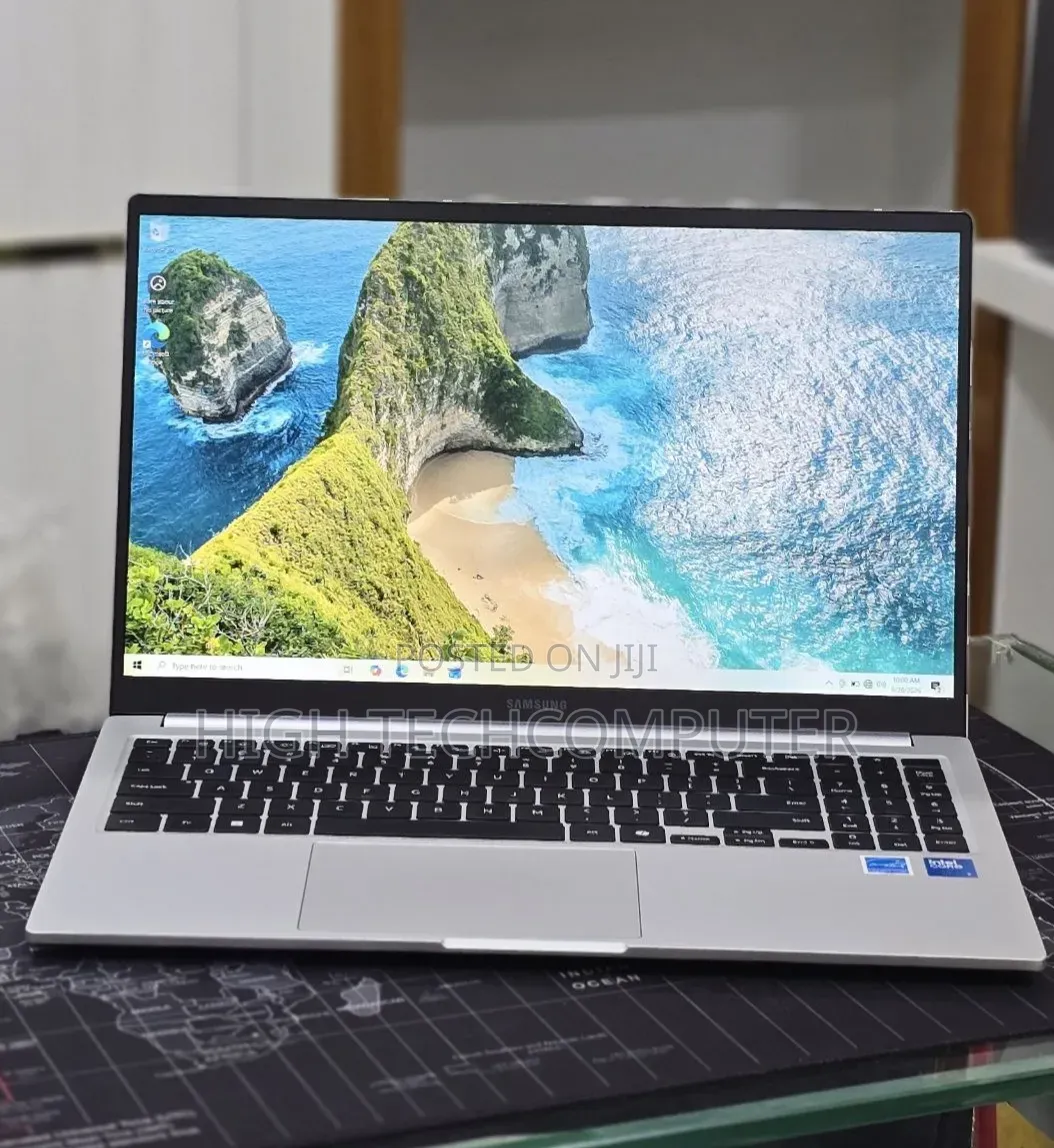 New Laptop Samsung Galaxy Book4 16GB Intel Core i7 SSD 512GB