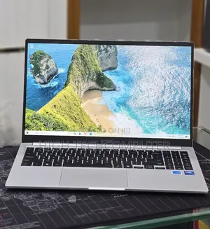 New Laptop Samsung Galaxy Book4 16GB Intel Core i7 SSD 512GB