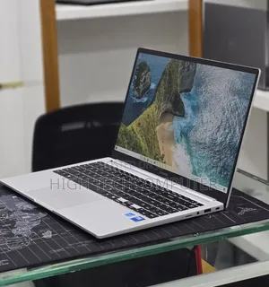 New Laptop Samsung Galaxy Book4 16GB Intel Core i7 SSD 512GB