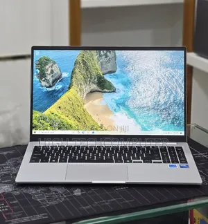 New Laptop Samsung Galaxy Book4 16GB Intel Core i7 SSD 512GB