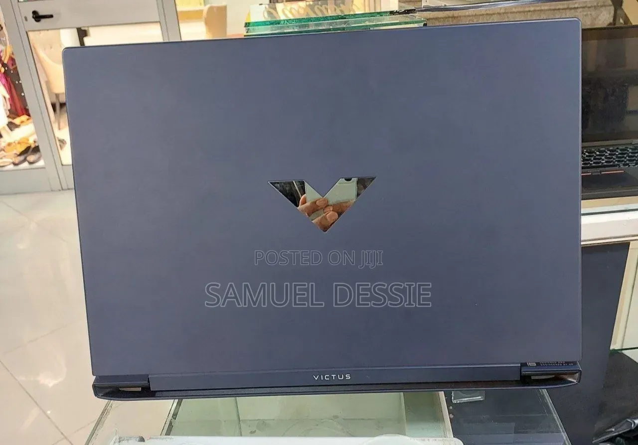 New Laptop HP Victus 16 8GB AMD Ryzen 7 SSD 1T