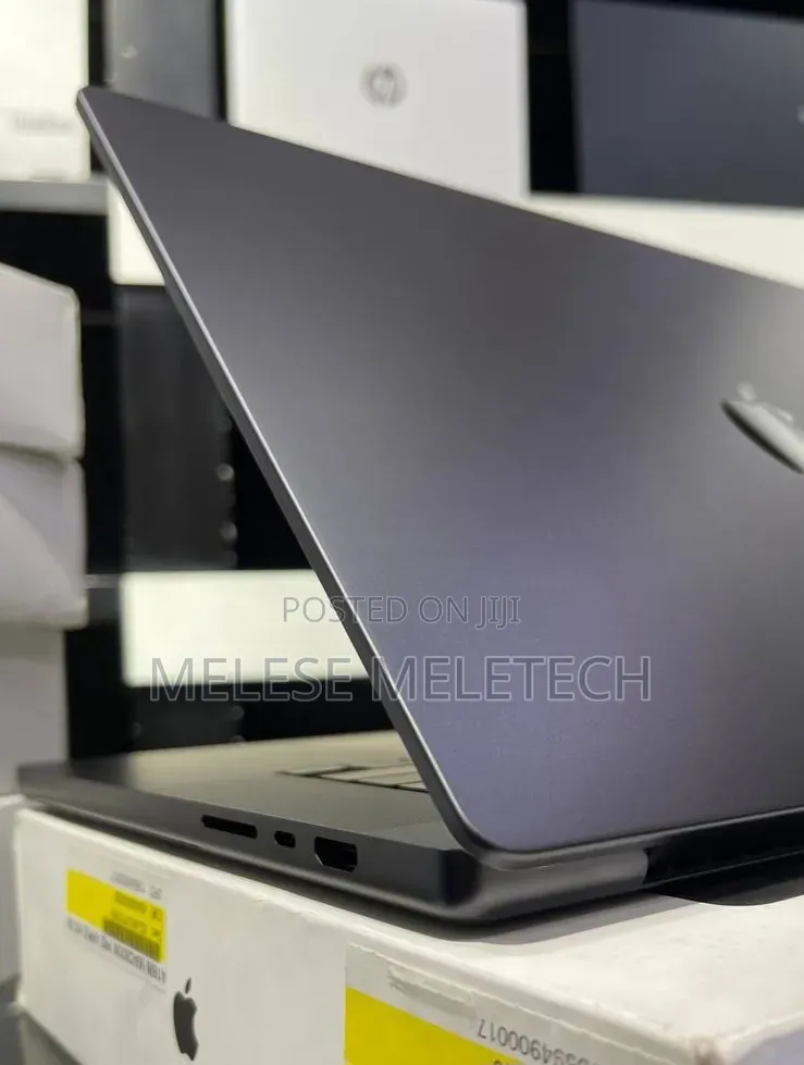 New Laptop Apple MacBook Pro 2024 M4 Max 48GB Apple M4 Max SSD 2T
