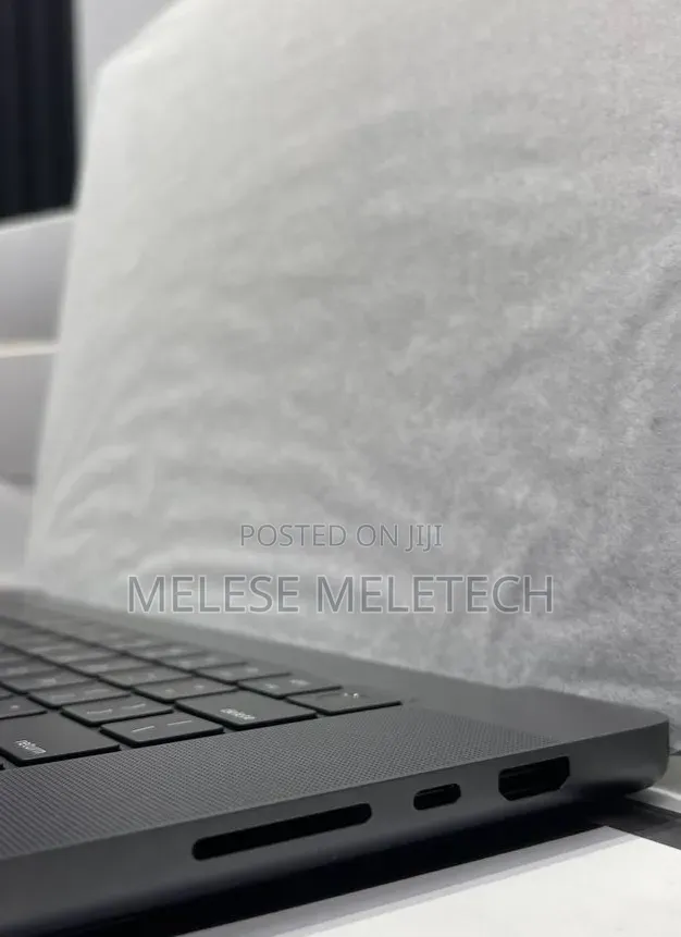 New Laptop Apple MacBook Pro 2024 M4 Max 48GB Apple M4 Max SSD 2T