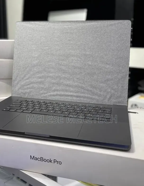 New Laptop Apple MacBook Pro 2024 M4 Max 48GB Apple M4 Max SSD 2T