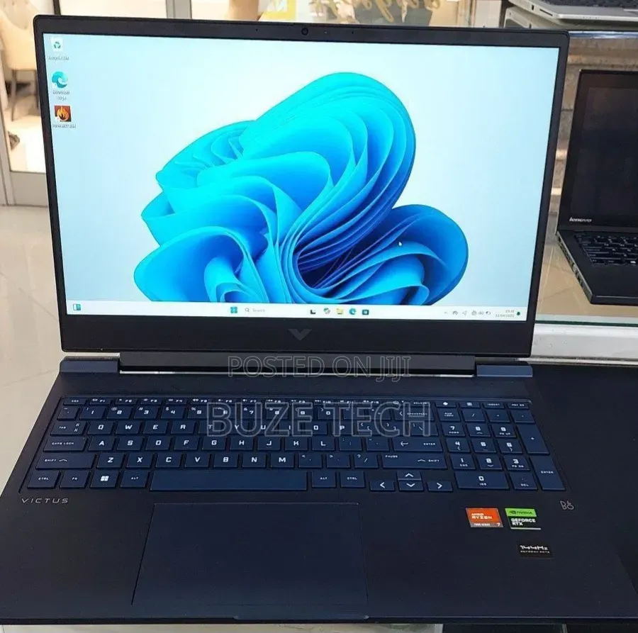 New Laptop HP Victus 16 8GB AMD Ryzen 7 SSD 1T