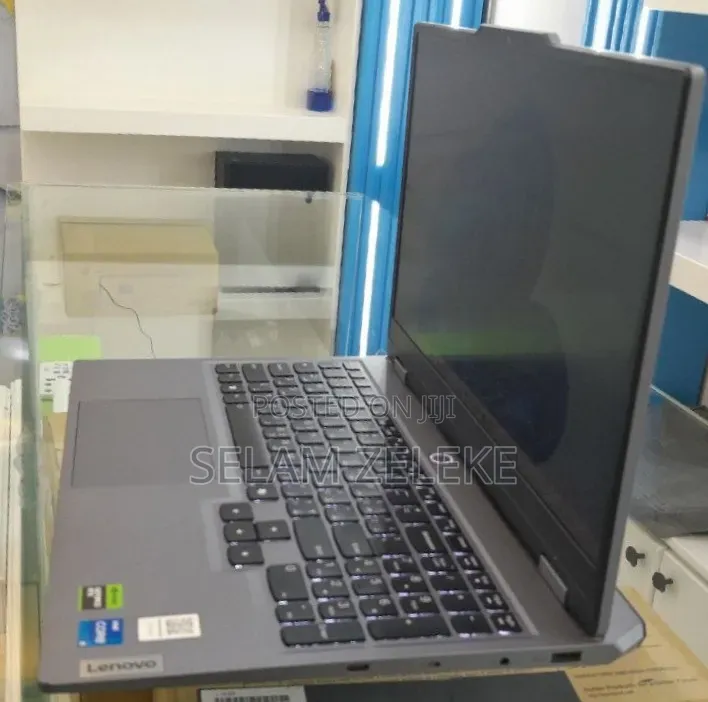 New Laptop Lenovo 12GB Intel Core i5 SSD 512GB