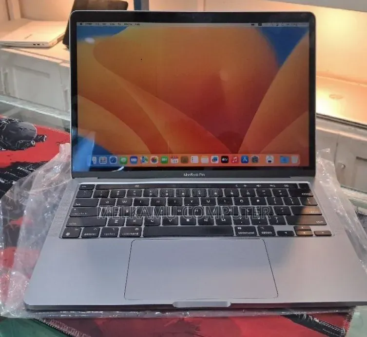New Laptop Apple MacBook Pro 2020 M1 16GB Apple M1 SSD 256GB