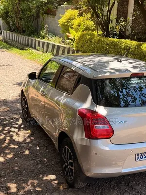 Suzuki Swift 2022 Silver
