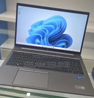 New Laptop HP ZBook Firefly G8 16GB Intel Core i7 SSD 512GB