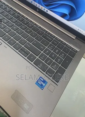 New Laptop HP ZBook Firefly G8 16GB Intel Core i7 SSD 512GB