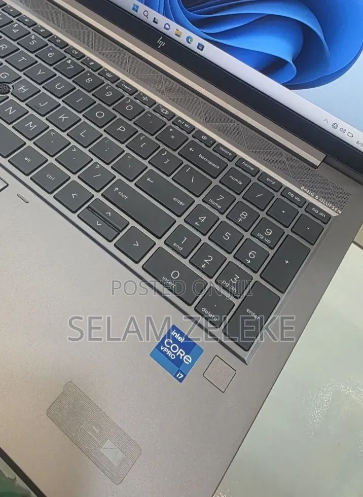 New Laptop HP ZBook Firefly G8 16GB Intel Core i7 SSD 512GB