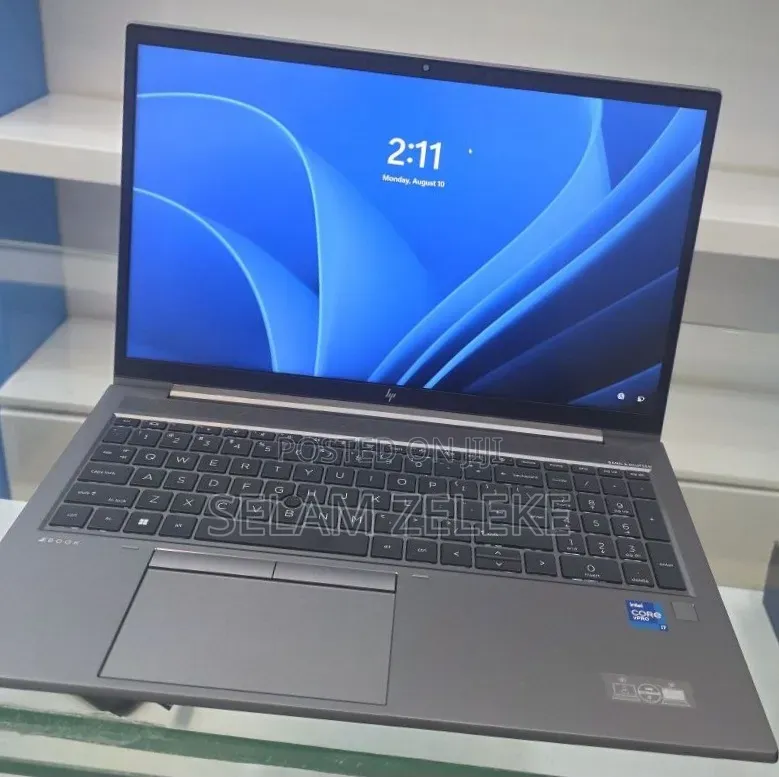 New Laptop HP ZBook Firefly G8 16GB Intel Core i7 SSD 512GB