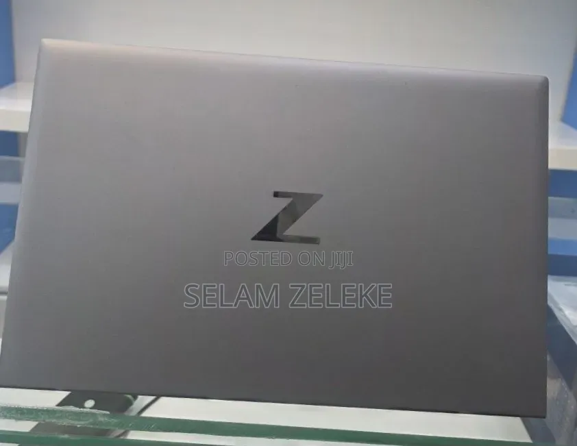 New Laptop HP ZBook Firefly G8 16GB Intel Core i7 SSD 512GB