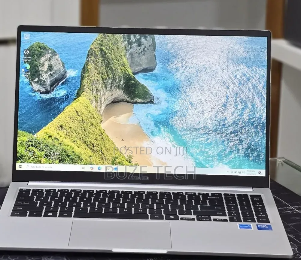 New Laptop Samsung Galaxy Book4 16GB Intel Core 7 SSD 512GB
