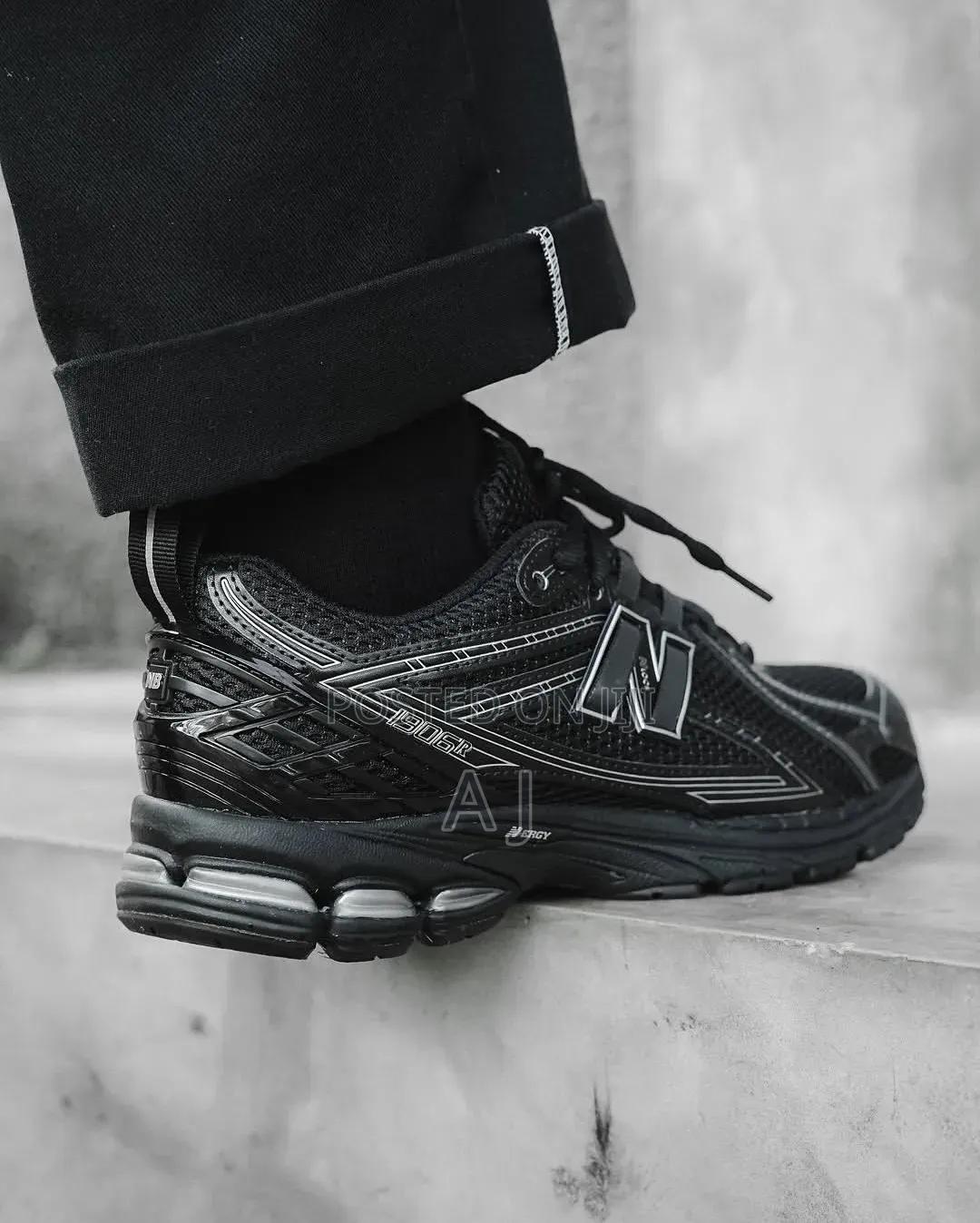 New Balance 1906r Black (SIZE 42only)